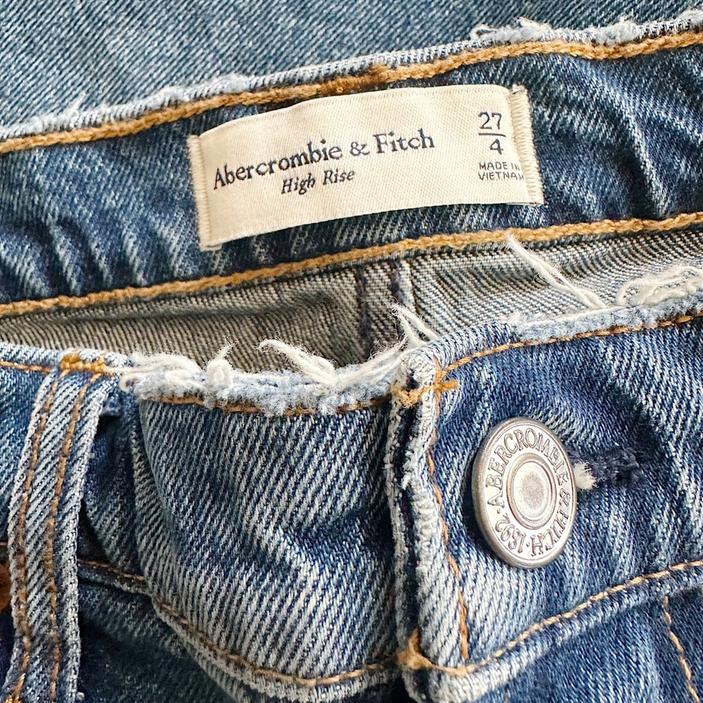 A&F High Rise Dad Short - Picture 3 of 3